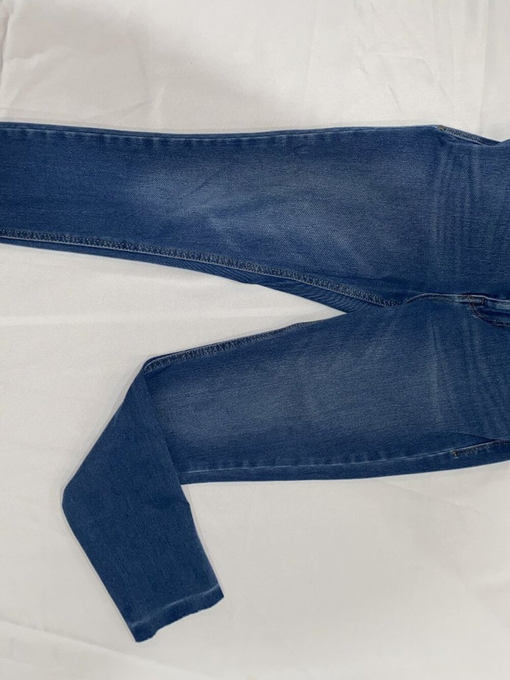 2 Pairs Jeans. 1. Old Navy Rockstar. 2. Old Navy Super Skinny. Size 8 Womens